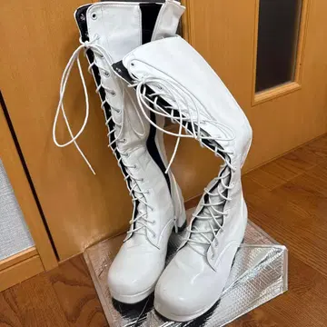 레이스업 롱 화이트 부츠