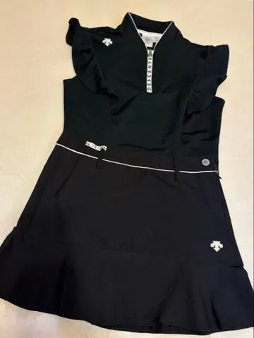 DESCENTE 플레어 슬리브 상의 + 프릴 스커트 세트