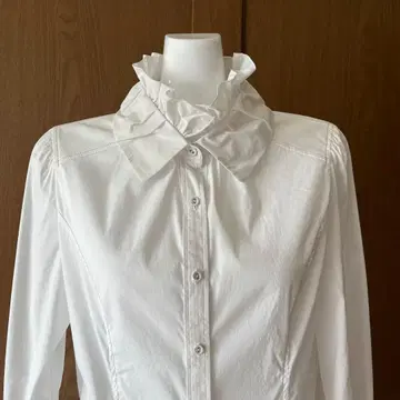 JUDY 화이트 블라우스