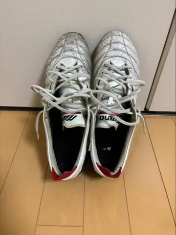 미즈노 축구화 스파이크 화이트
