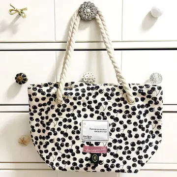 Her lip to * 체리 토트 (Black)