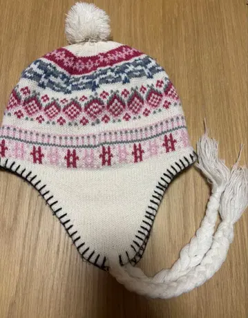 귀마개 달린 봉봉 니트 모자