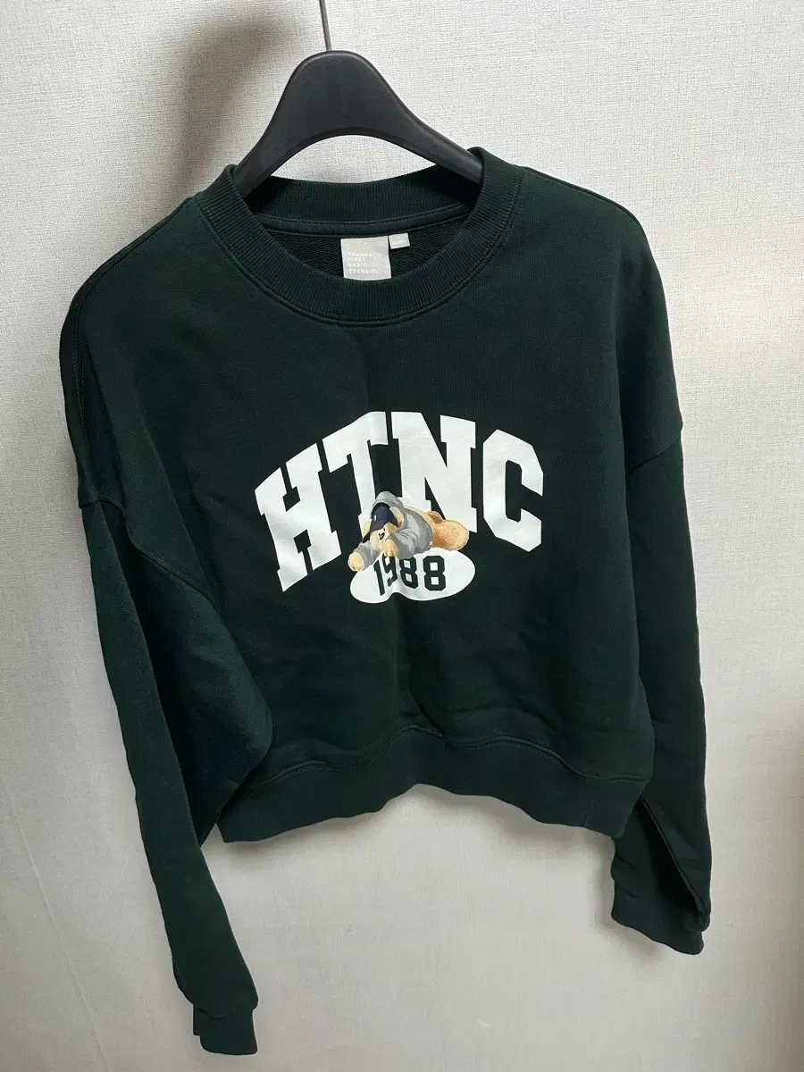 Worn once) Spao women's crop sweatshirt size s