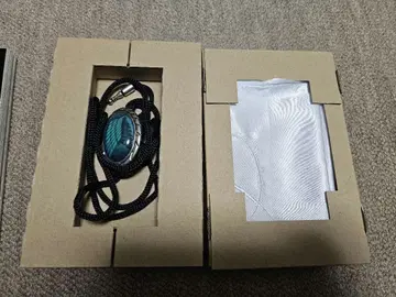 진격의 거인 23권 한정판 리바이의 스카프 & 엘빈의 루프 타이