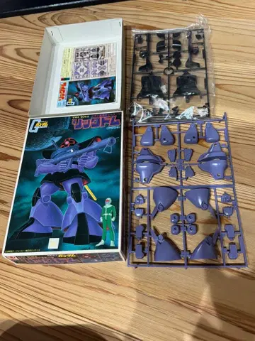 건담 반자이 마크 릭 돔 미조립 상자 약간의 흠집