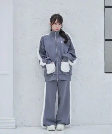 로제 뮤즈 fake fur point big track set 새상품