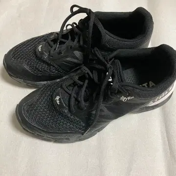 ATHLETA 러닝화 블랙 24.5