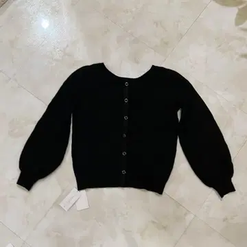 프로포션 바디 드레싱 벌룬 슬리브 버튼 니트탑