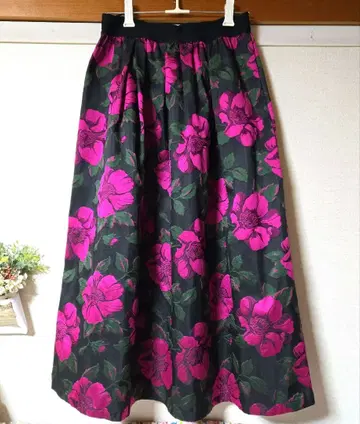 꽃무늬 스커트 블랙 x 핑크