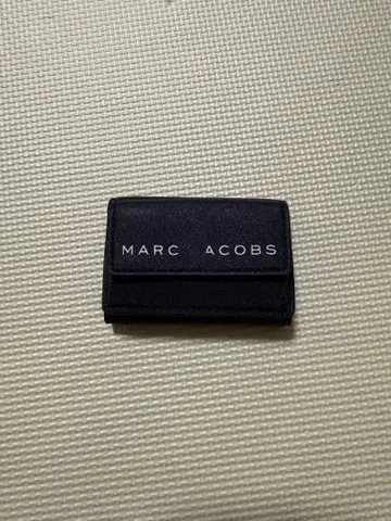MARC JACOBS 블랙 3단 폴더형 지갑