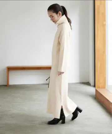 titivate ZIP 빅 카라 니트 원피스 아이보리 L 사이즈