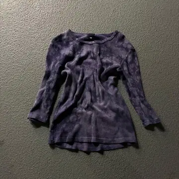 Acoustic / thermal uneven sleeve tee