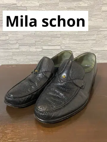 밀라 쇤 블랙 가죽 로퍼