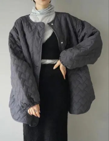 Lumier 기하학 퀼트 드로스트 디자인 자켓 차콜 퀼팅