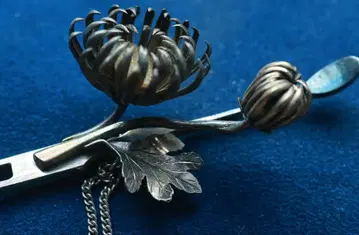 은제 앤티크 헤어콤 국화 실버 꽃 모티브 머리 장식 금공