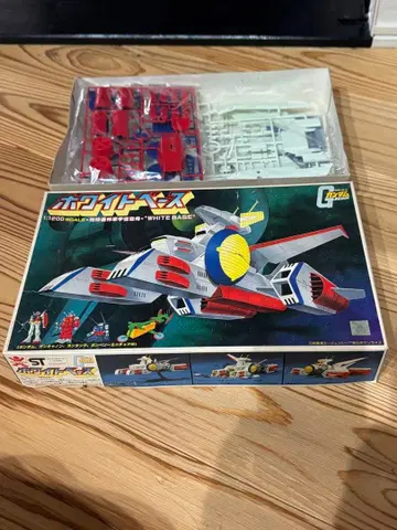 건담 반자이 마크 화이트 베이스 상자 손상 미조립