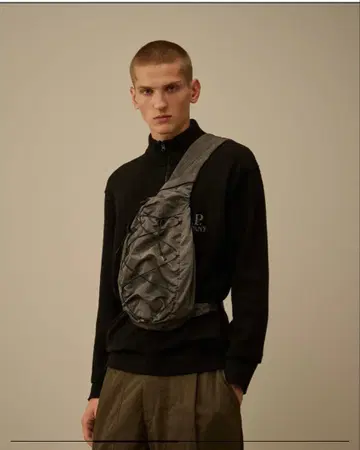 cp company 숄더백 건메탈 그레이