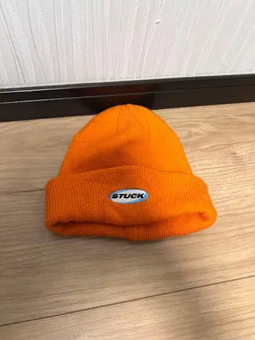 오렌지 STUCK 로고 니트 모자