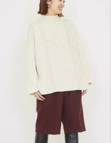 새상품급 맥피 에어얀 케이블 빌드넥 니트 아이보리 S