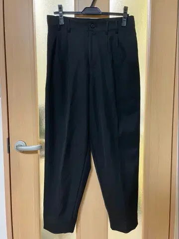 nonnotte 백 새틴 개버딘 2턱 와이드 테이퍼드 트라우저