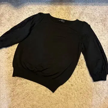 블랙 레이스 슬리브 긴팔 니트