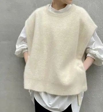 BEARDSLEY 라쿤 판초 니트