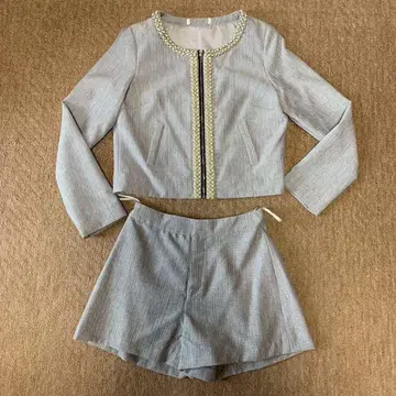 새상품 비쥬가 달린 고급 수트 셋업