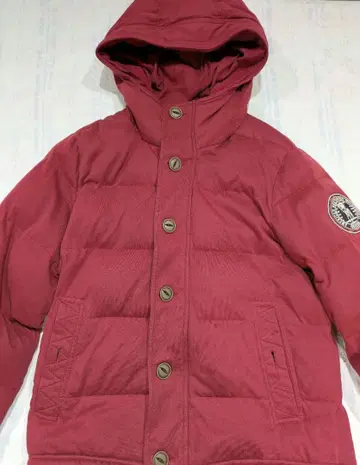 와인 레드 후드 부착 다운 자켓