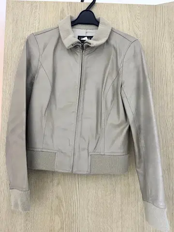 INDIVI 가죽 자켓 사이즈 38 베이지