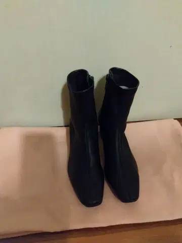 [새상품급]  HIMIKO 천연 가죽 스트레치 숏부츠 22.5