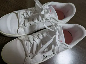 Puma 화이트 스니커즈 로고