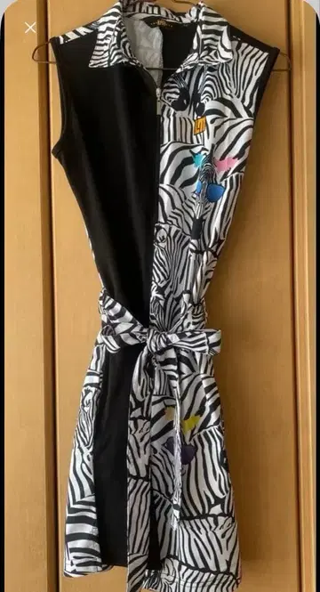 라우드마우스 줄무늬 제브라 패턴 원피스 블랙 화이트 블랙 화이트