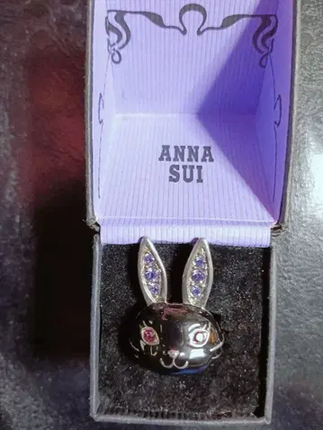 새상품급 안나수이 라팡 토끼 블랙 반지 프리 사이즈 조정 가능
