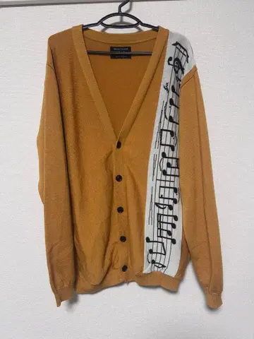 glamb 음표 프린트 가디건 머스타드