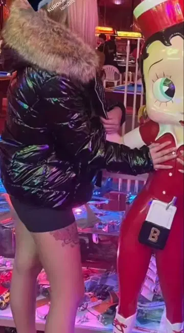 블랙 광택 가죽 자켓