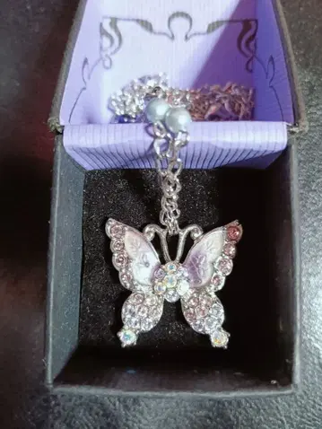 새상품급 안나수이 버터플라이 나비 목걸이 퍼플 핑크