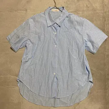 [밈 셀렉] 스카이블루 x 화이트 스트라이프 반팔 셔츠 사이즈 F