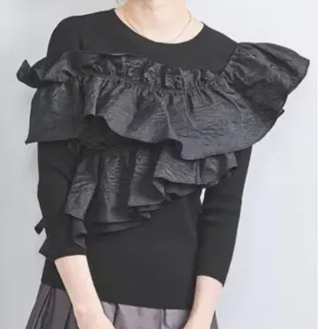 유나이티드 애로우즈 자카드 프릴 뷔스티에 니트 블랙