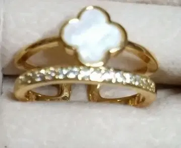 골드 클로버형 반지 스톤 포함