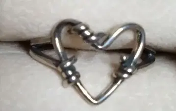 실버 하트 모양 반지 트위스트 디자인