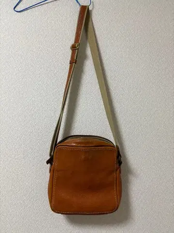 브라운 가죽 숄더백