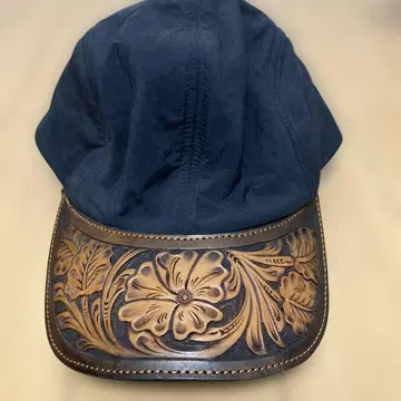 손 조각 가죽 캡