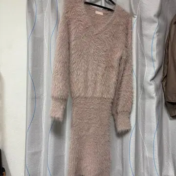 RESEXXY 베이지 V넥 롱 원피스