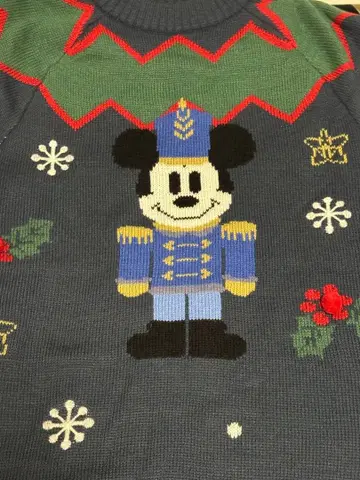 디즈니 크리스마스 2024 미키 스웨터 M~L 사이즈