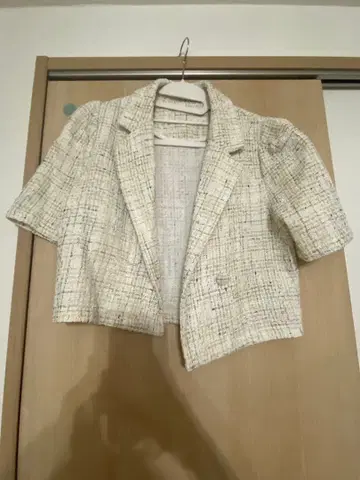 화이트 트위드 반팔 테일러드 자켓
