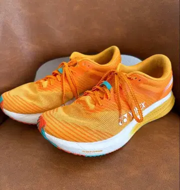 최종 가격 인하! 요넥스 파워크션 러닝화 카본 크루즈