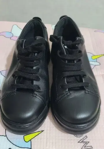 CAMPER 블랙 통굽 스니커즈