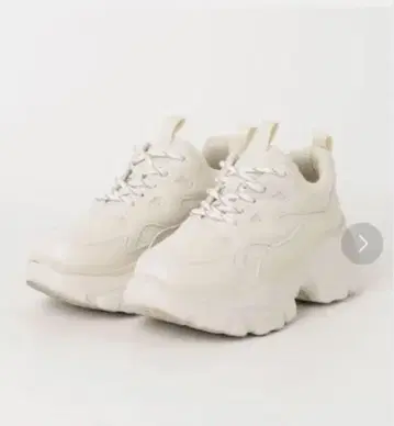 통굽 스포티 스니커즈 LOWRYS FARM 로우컷 스니커즈