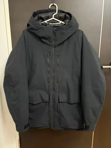 유니클로 하이브리드 다운 파카 L 블랙