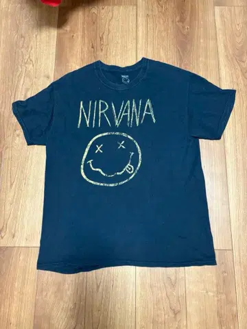 NIRVANA 스마일 T셔츠